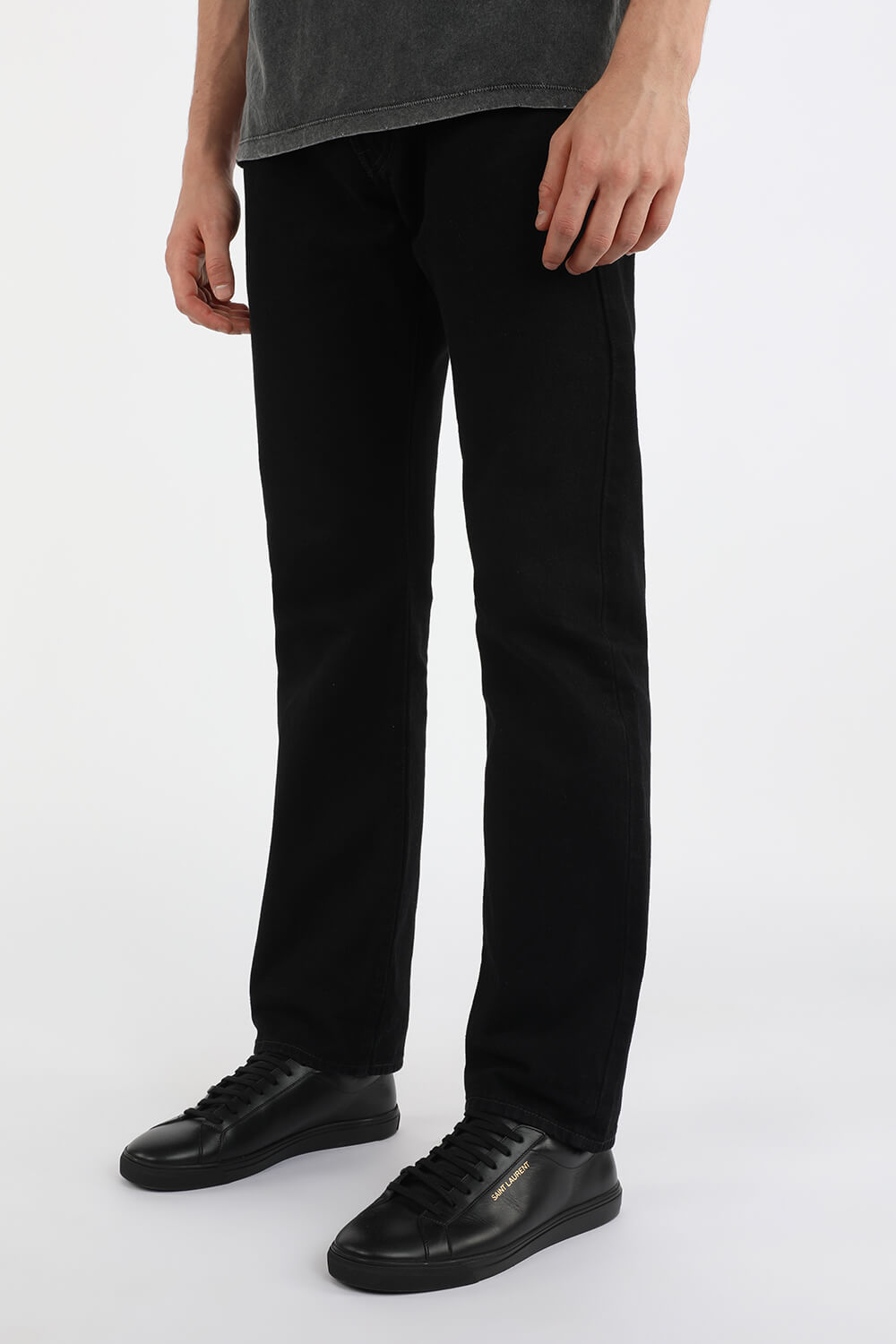 תמונת כל הלוק של נעלי סניקרס אנדי מעור SAINT LAURENT